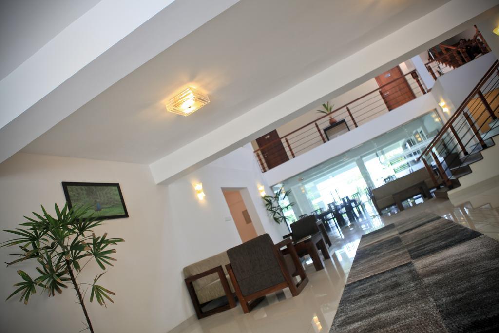 Lavendish Okrin Hotel Катарагама Екстериор снимка