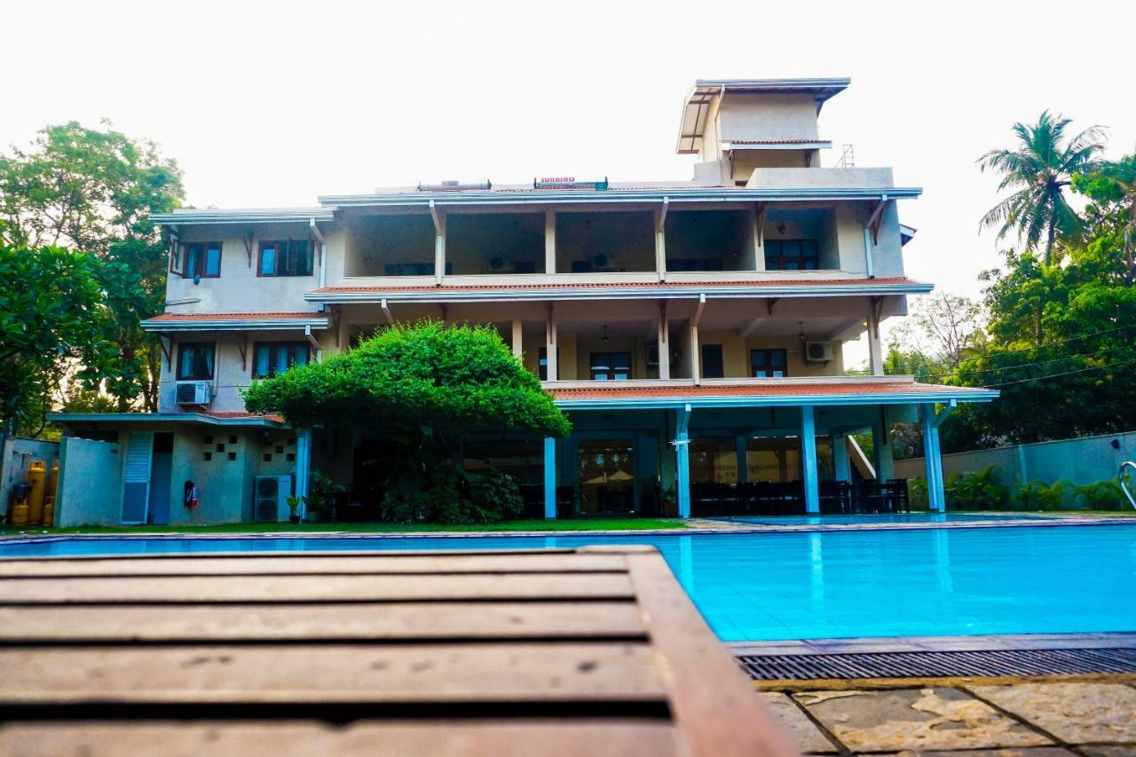 Lavendish Okrin Hotel Катарагама Екстериор снимка