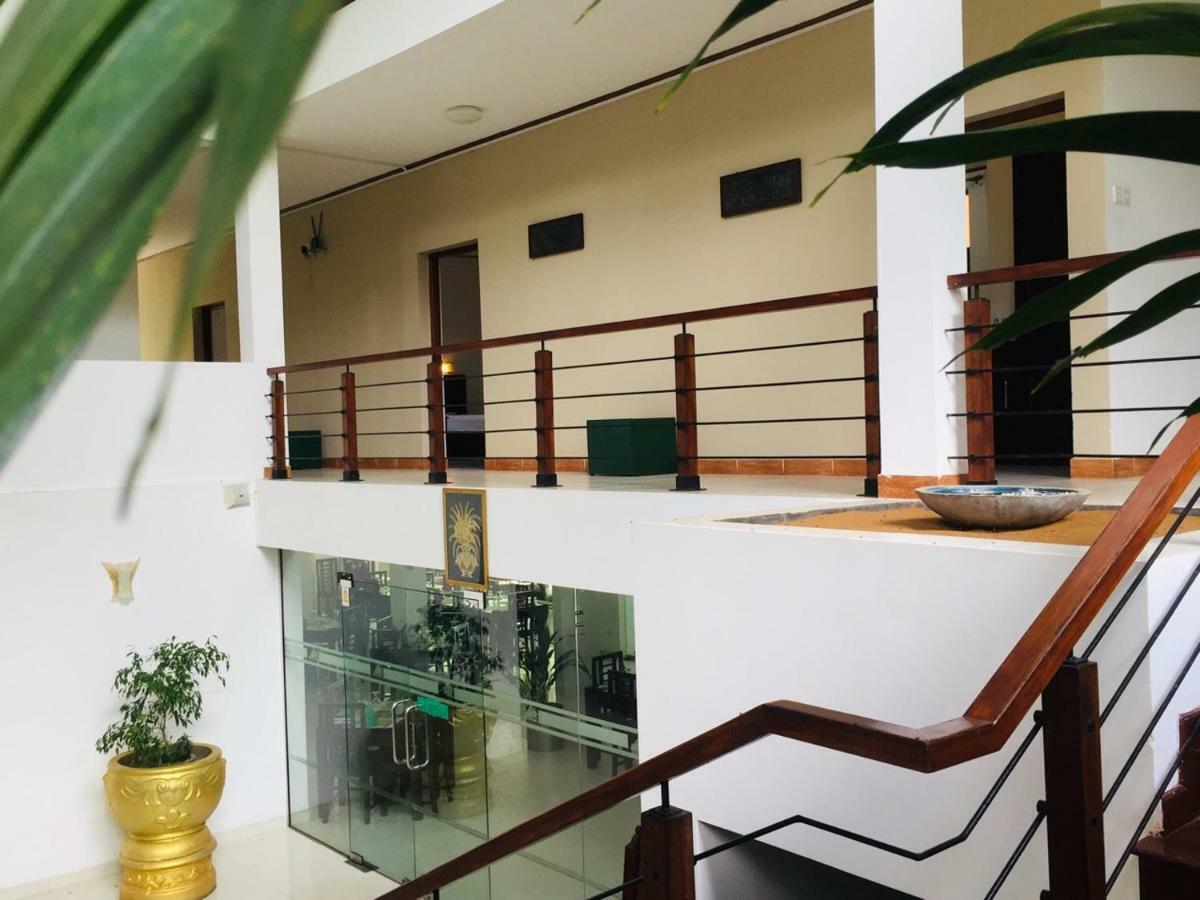 Lavendish Okrin Hotel Катарагама Екстериор снимка