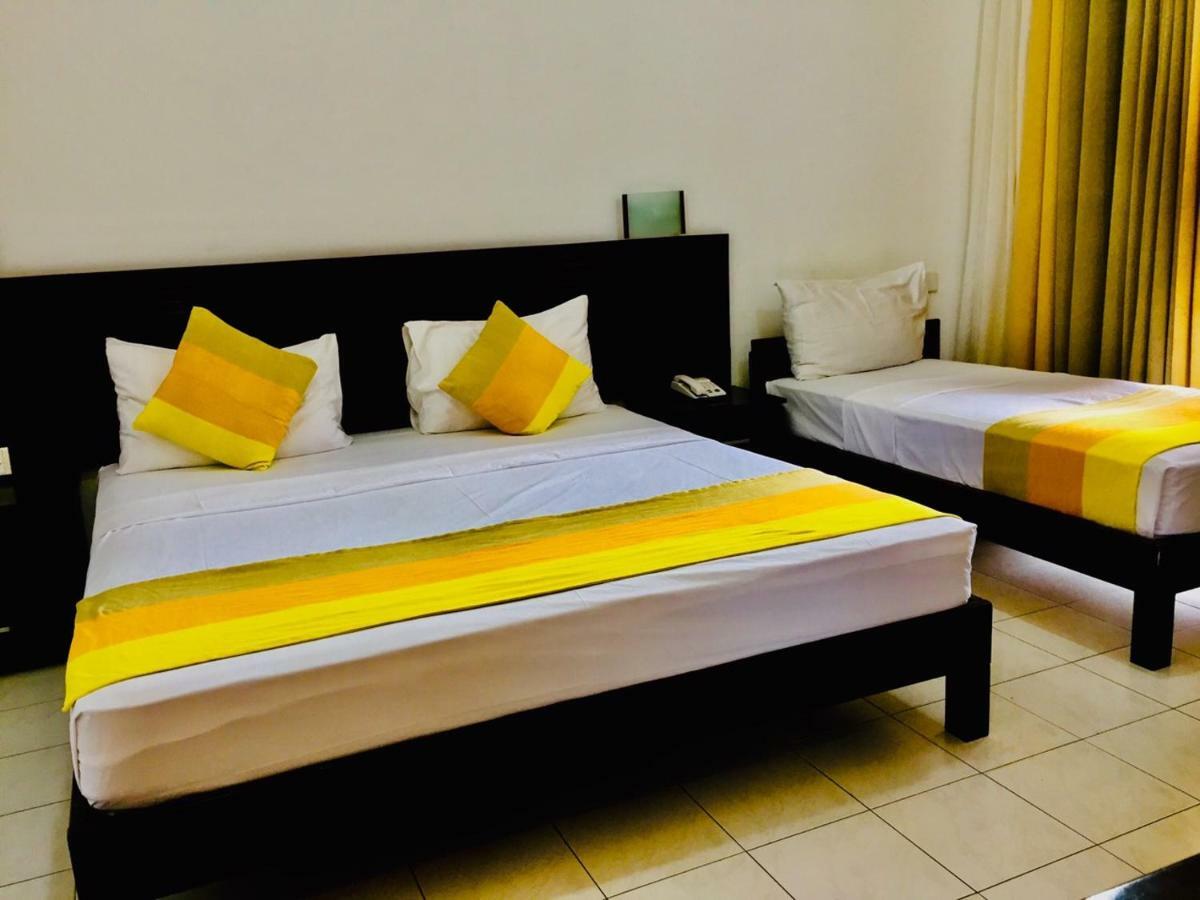 Lavendish Okrin Hotel Катарагама Екстериор снимка