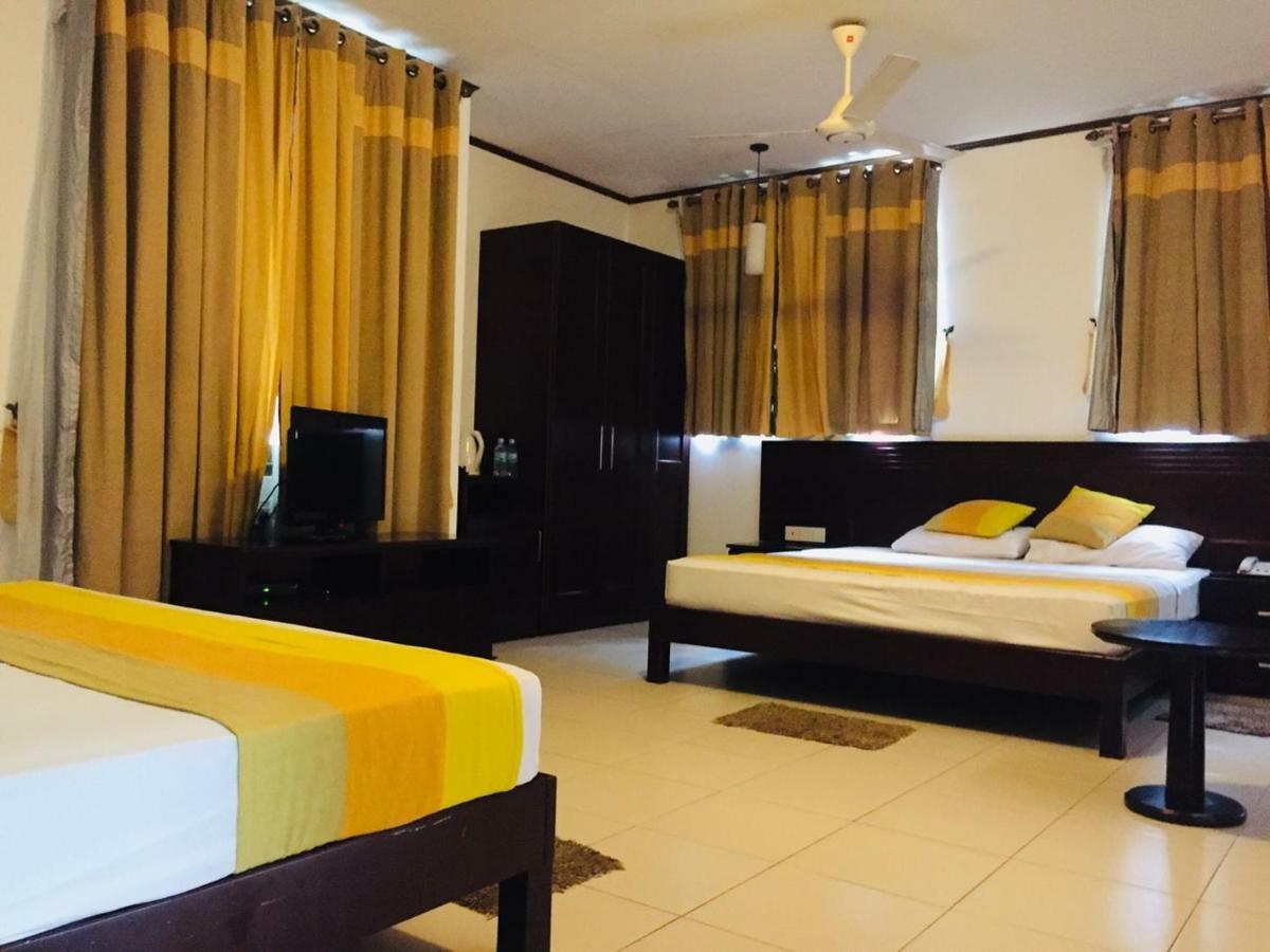 Lavendish Okrin Hotel Катарагама Екстериор снимка