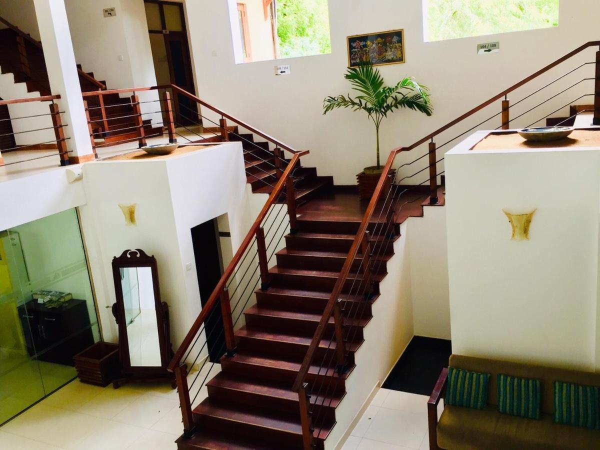 Lavendish Okrin Hotel Катарагама Екстериор снимка